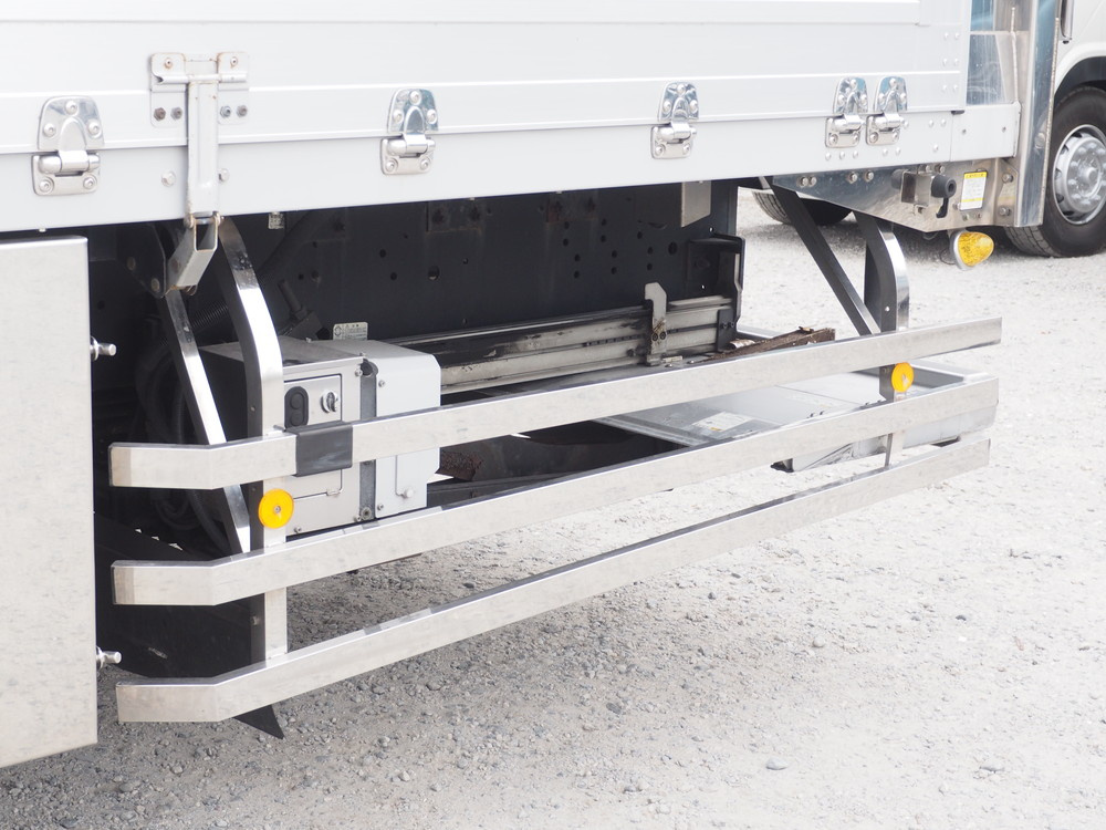 いすゞ ギガ 冷凍ウイング 大型 QKG-CYL77A 年式 H27[写真16]