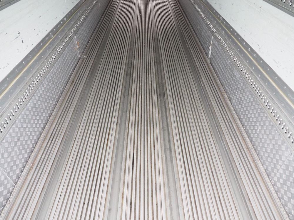 いすゞ ギガ 冷凍ウイング 大型 QKG-CYL77A 年式 H27[写真31]