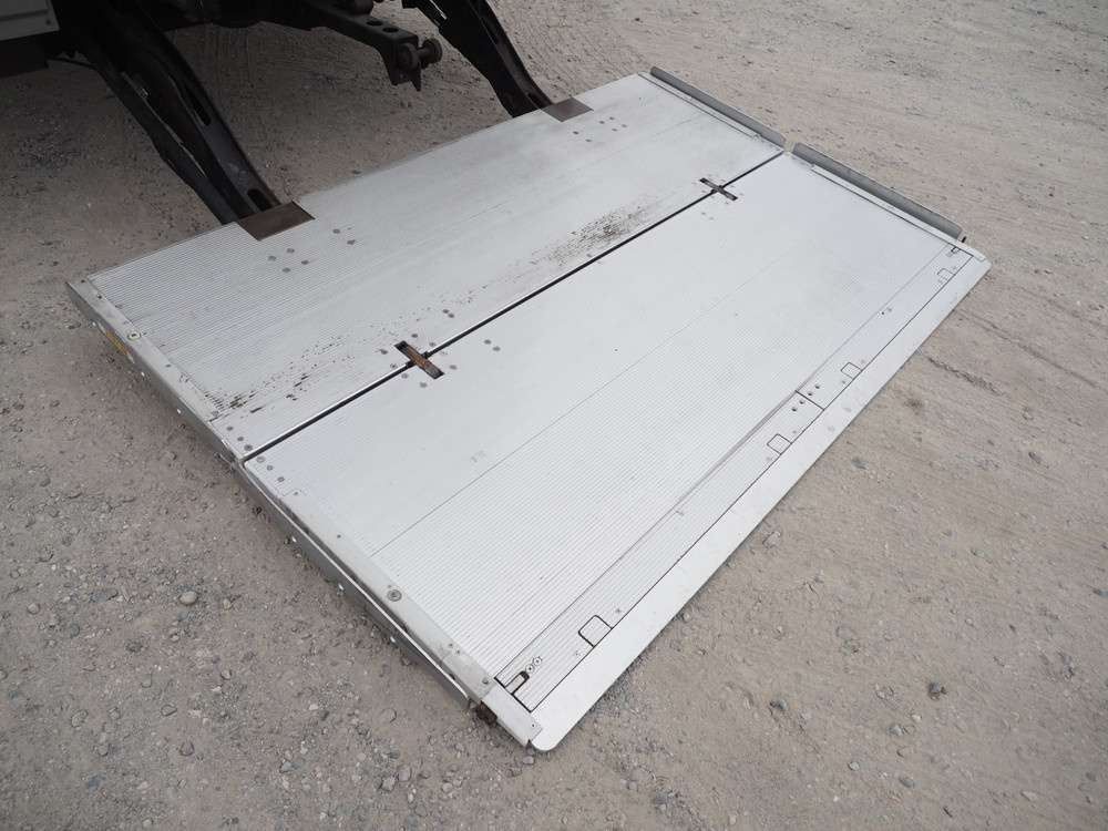 いすゞ ギガ 冷凍ウイング 大型 QKG-CYL77A 年式 H27[写真32]