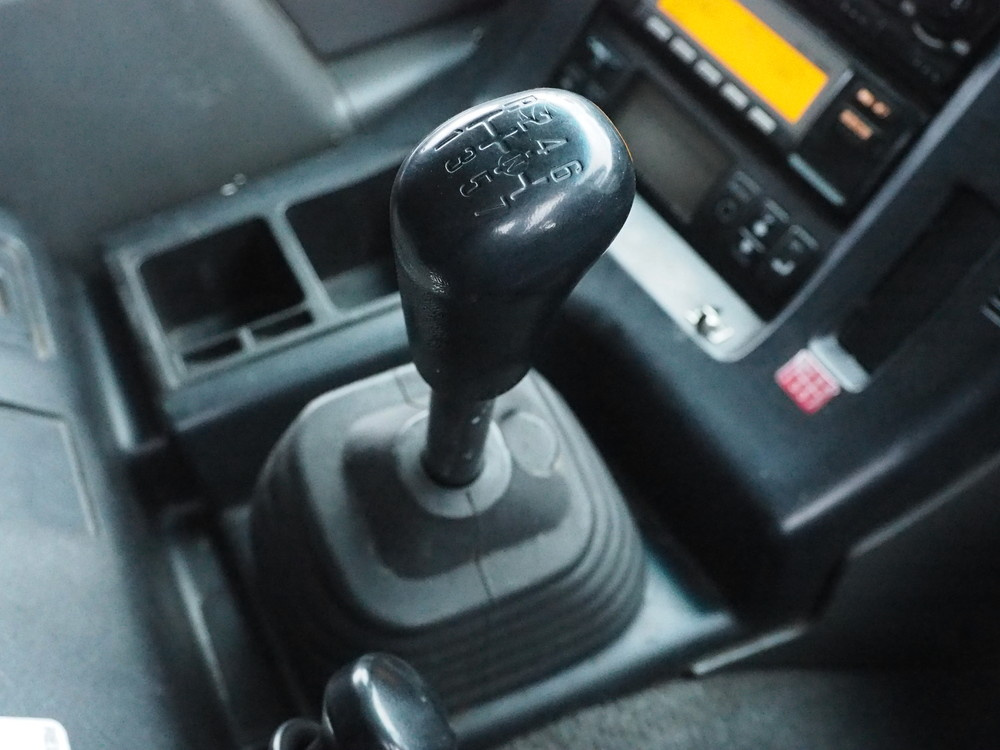 いすゞ ギガ 冷凍ウイング 大型 QKG-CYL77A 年式 H27[写真40]