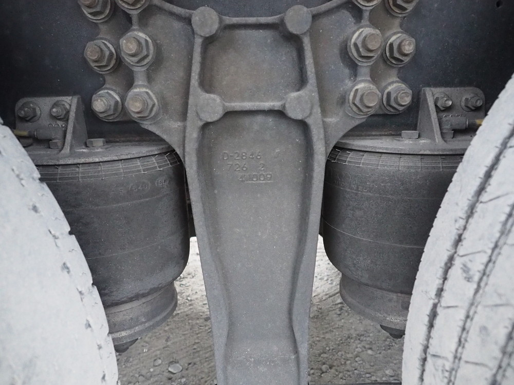 いすゞ ギガ 冷凍ウイング 大型 QKG-CYL77A 年式 H27[写真45]