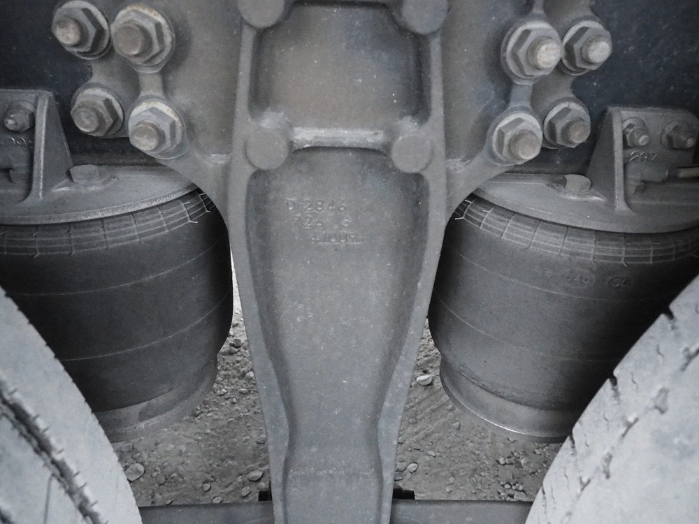 いすゞ ギガ 冷凍ウイング 大型 QKG-CYL77A 年式 H27[写真46]