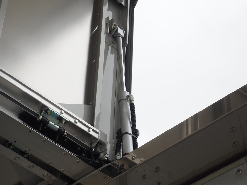 いすゞ フォワード ウイング車 中増t 2RG-FSR90T2 年式 R4[写真20]