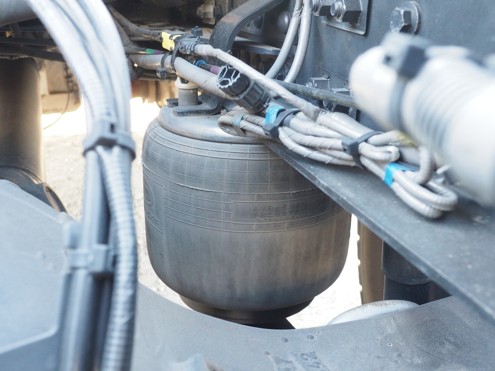 UDトラックス クオン トラクタ 大型 2PG-GK5AAB 年式 R4[写真28]