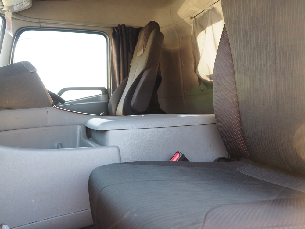 UDトラックス クオン トラクタ 大型 2PG-GK5AAB 年式 R4[写真25]