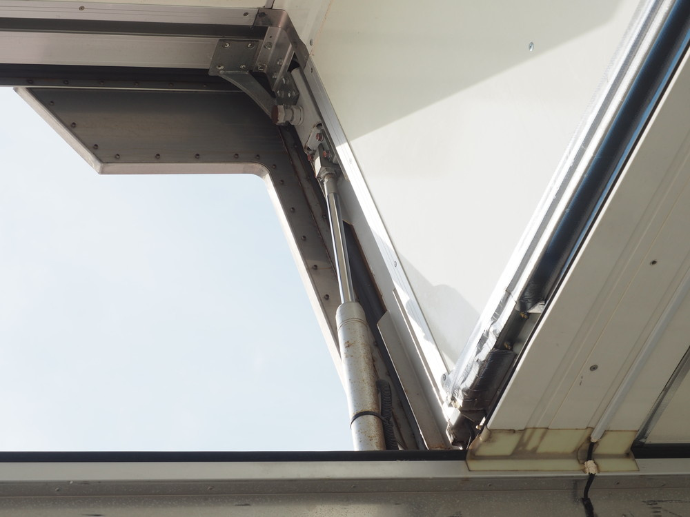 いすゞ ギガ 冷凍ウイング 大型 QKG-CYL77A 年式 H26[写真21]