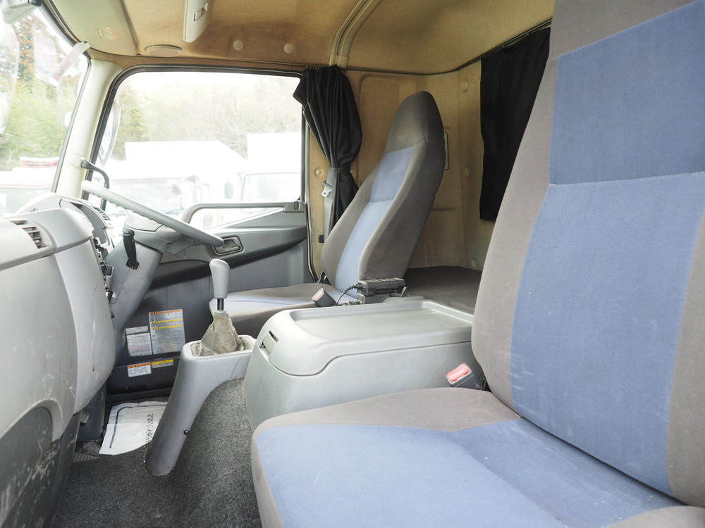 三菱ふそう ファイター 冷凍バン 中型 TKG-FK64F 年式 H28[写真38]