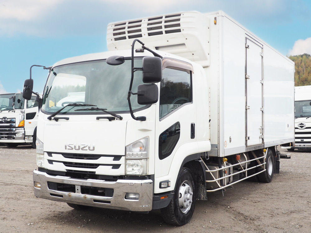 いすゞ フォワード 冷凍バン 中増t SKG-FSR90T2 年式 H28[写真01]