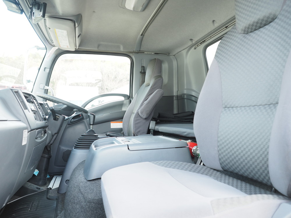 いすゞ フォワード 冷凍バン 中増t SKG-FSR90T2 年式 H27[写真28]