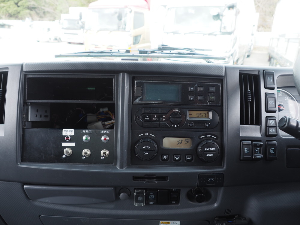 いすゞ フォワード 冷凍バン 中型 2PG-FRR90T2 年式 H30[写真29]