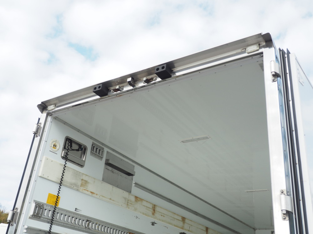 いすゞ フォワード 冷凍バン 中型 2PG-FRR90T2 年式 H30[写真14]