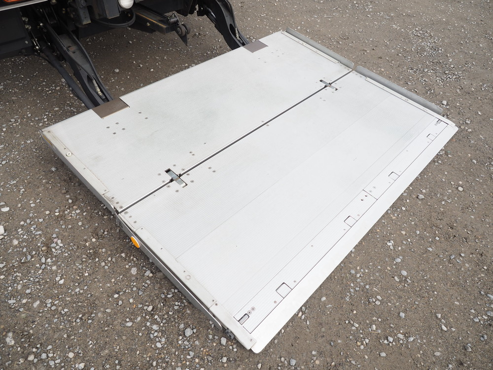 いすゞ フォワード 冷凍バン 中型 2PG-FRR90T2 年式 H30[写真20]