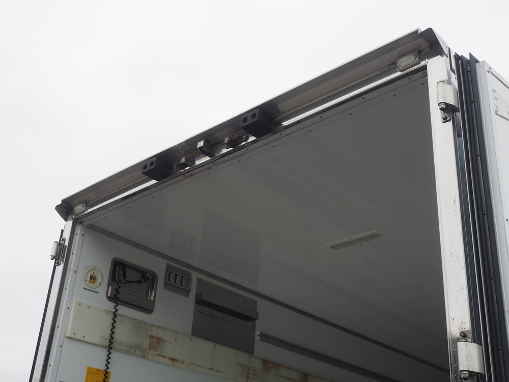 いすゞ フォワード 冷凍バン 中型 2PG-FRR90T2 年式 H30[写真14]