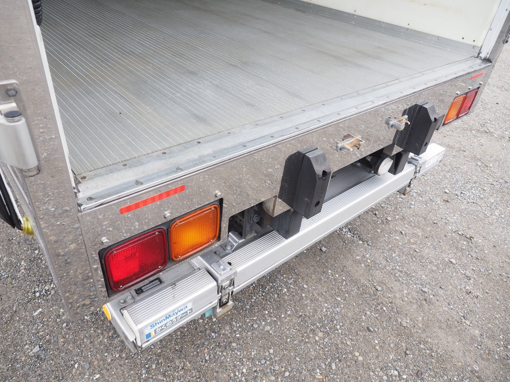 いすゞ フォワード 冷凍バン 中型 2PG-FRR90T2 年式 H30[写真15]