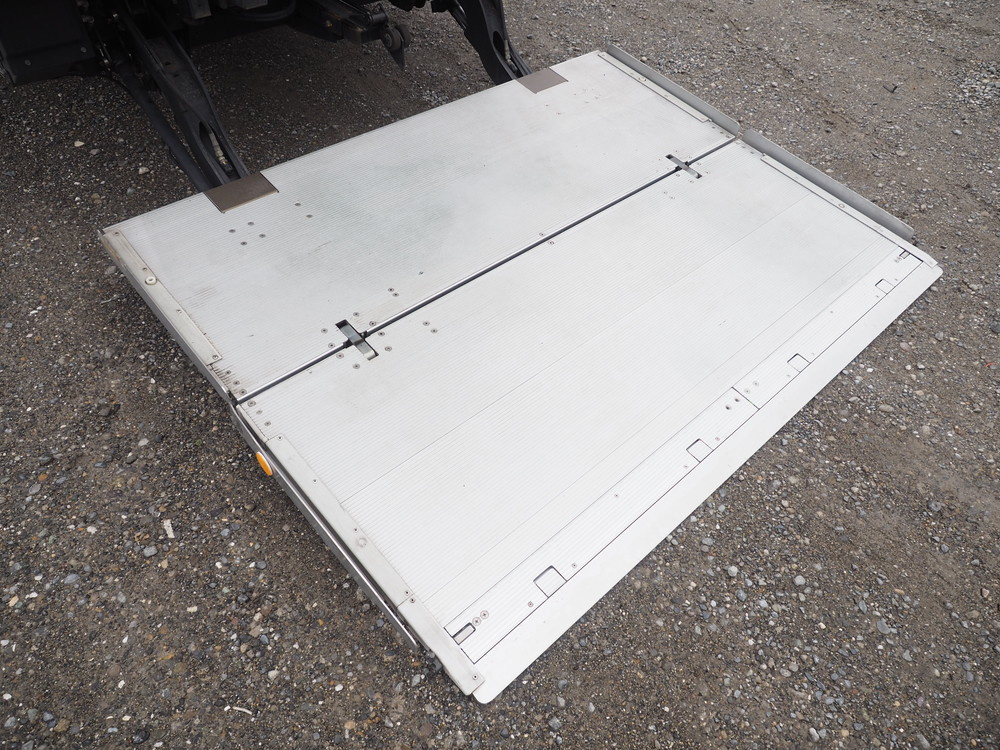 いすゞ フォワード 冷凍バン 中型 2PG-FRR90T2 年式 H30[写真20]