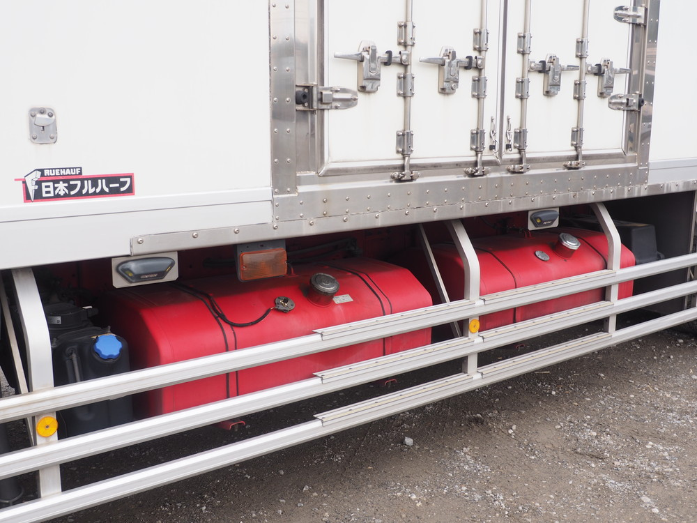 いすゞ ギガ 冷凍バン 大型 QKG-CYL77A 年式 H25[写真14]