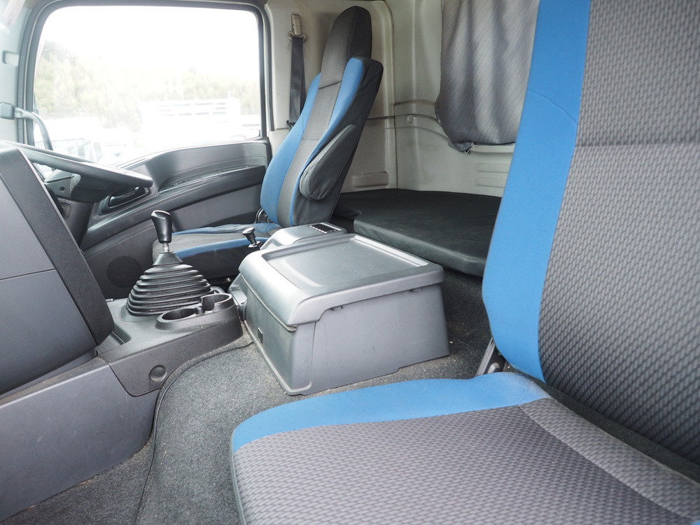 いすゞ ギガ 冷凍バン 大型 QKG-CYJ77B 年式 H29[写真32]