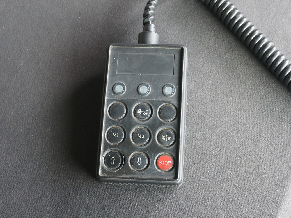 三菱ふそう ファイター ウイング車 中型 TKG-FK64F 年式 H27[写真30]