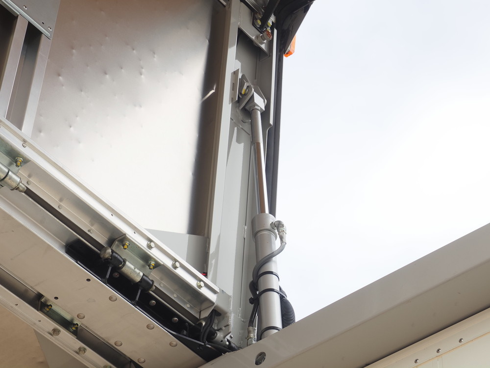 三菱ふそう ファイター ウイング車 中増t 2KG-FK65FZ 年式 R1[写真20]