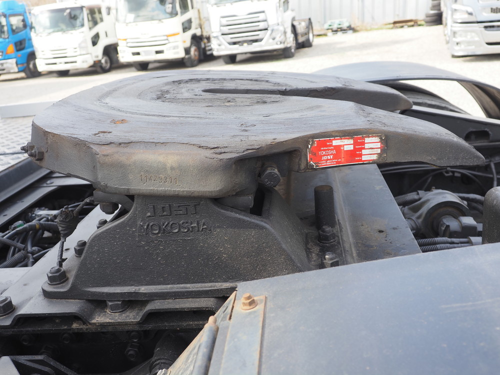 いすゞ ギガ トラクタ 大型 QKG-EXD52BD 年式 H28[写真09]