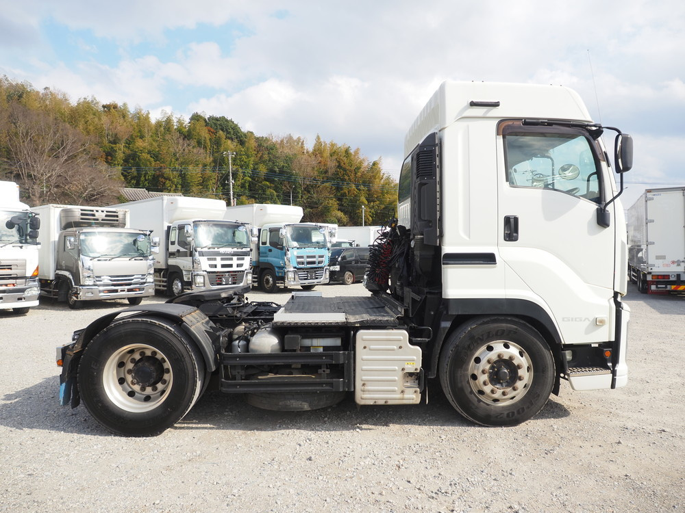 いすゞ ギガ トラクタ 大型 QKG-EXD52BD 年式 H28[写真04]
