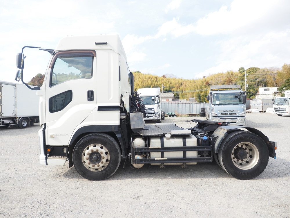 いすゞ ギガ トラクタ 大型 QKG-EXD52BD 年式 H28[写真06]