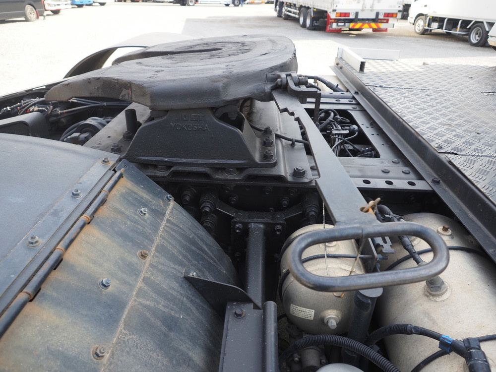 いすゞ ギガ トラクタ 大型 QKG-EXD52BD 年式 H28[写真08]