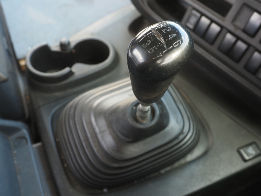 いすゞ ギガ トラクタ 大型 QKG-EXD52BD 年式 H28[写真19]