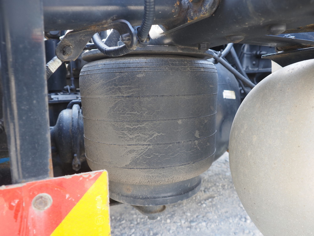 いすゞ ギガ トラクタ 大型 QKG-EXD52BD 年式 H28[写真25]