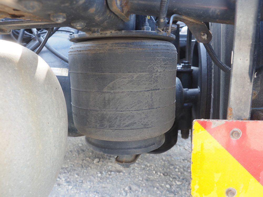 いすゞ ギガ トラクタ 大型 QKG-EXD52BD 年式 H28[写真24]