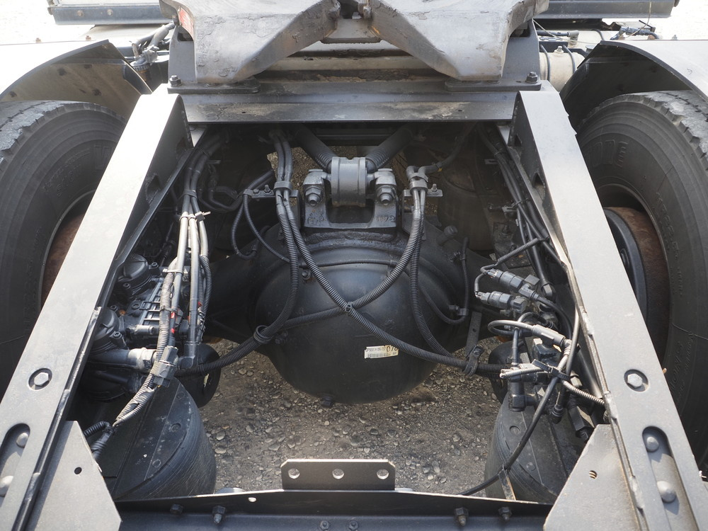 いすゞ ギガ トラクタ 大型 QKG-EXD52BD 年式 H28[写真26]