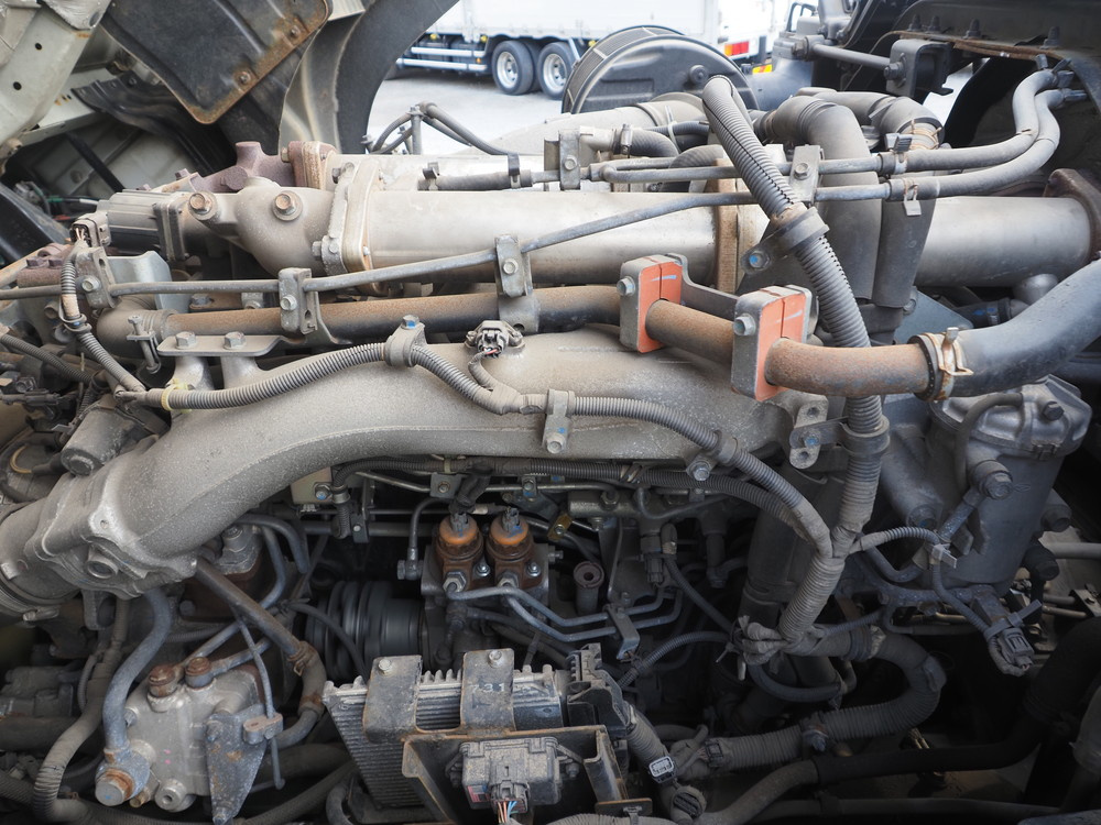 いすゞ ギガ トラクタ 大型 QKG-EXD52BD 年式 H28[写真31]