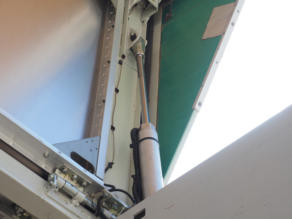 いすゞ フォワード ウイング車 中型 TKG-FRR90S2 年式 H27[写真09]