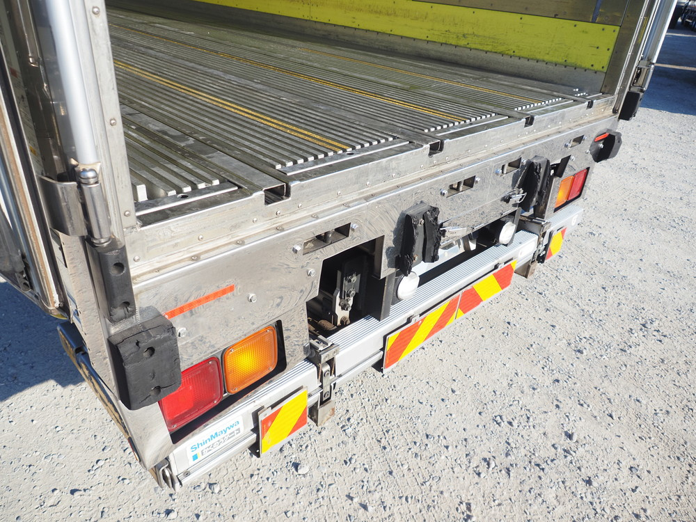 いすゞ ギガ 冷凍バン 大型 QKG-CYJ77B 年式 H29[写真17]