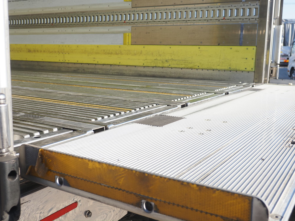 いすゞ ギガ 冷凍バン 大型 QKG-CYJ77B 年式 H29[写真22]