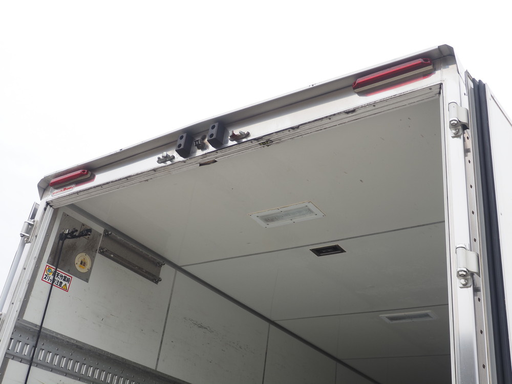 いすゞ フォワード 冷凍バン 中増t 2PG-FTR90V2 年式 R2[写真14]