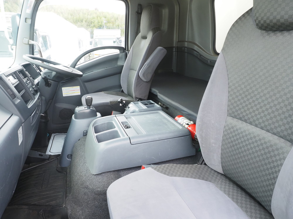 いすゞ フォワード 冷凍バン 中増t 2PG-FTR90V2 年式 R2[写真31]