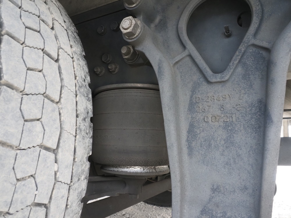 いすゞ フォワード 冷凍バン 中増t 2PG-FTR90V2 年式 R2[写真34]