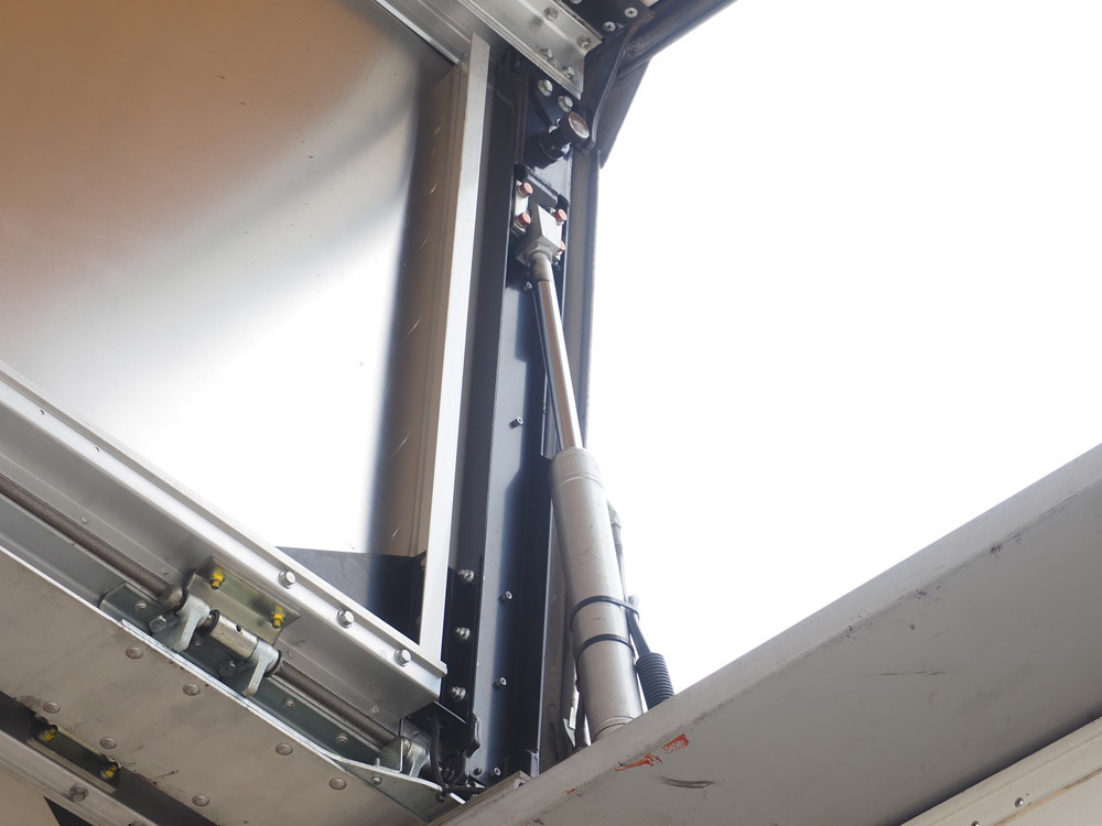 いすゞ ギガ ウイング車 大型 QKG-CYJ77A 年式 H27[写真18]