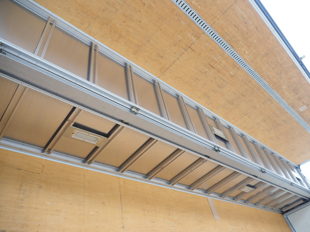 いすゞ ギガ ウイング車 大型 QKG-CYJ77A 年式 H27[写真21]