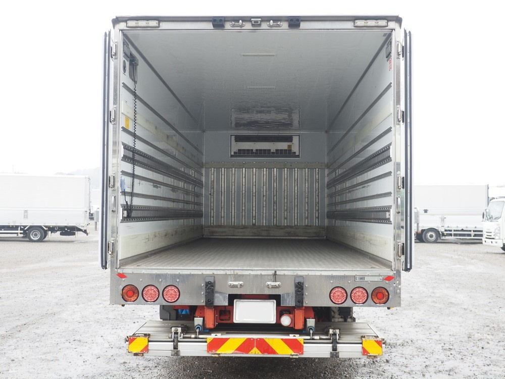 いすゞ フォワード 冷凍バン 中型 TKG-FRR90T2 年式 H29[写真15]