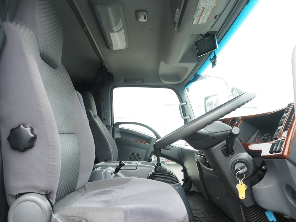 いすゞ フォワード 冷凍バン 中型 TKG-FRR90T2 年式 H29[写真28]