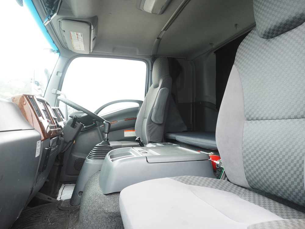 いすゞ フォワード 冷凍バン 中型 TKG-FRR90T2 年式 H29[写真36]