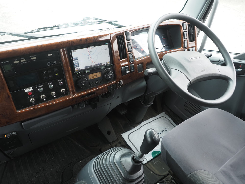 いすゞ フォワード 冷凍バン 中型 TKG-FRR90T2 年式 H29[写真30]