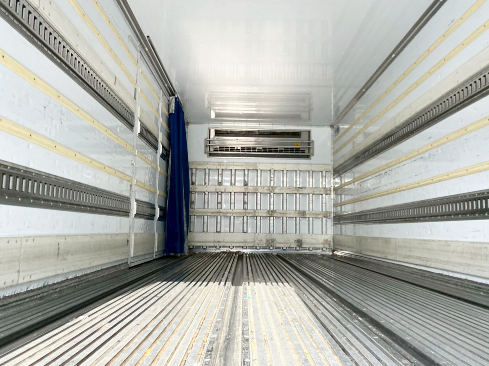 いすゞ フォワード 冷凍バン 中増t 2PG-FTR90V2 年式 R1[写真04]