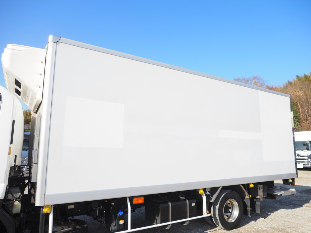 いすゞ フォワード 冷凍バン 中型 2PG-FRR90S1 年式 R2[写真11]