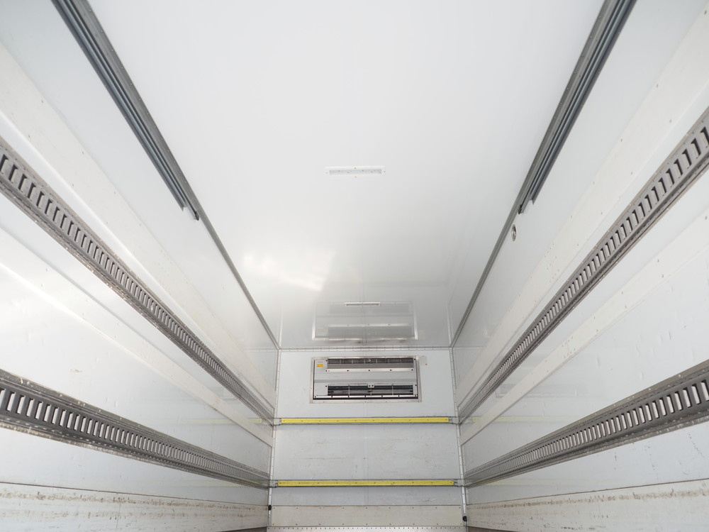 いすゞ フォワード 冷凍バン 中型 2PG-FRR90S1 年式 R2[写真16]