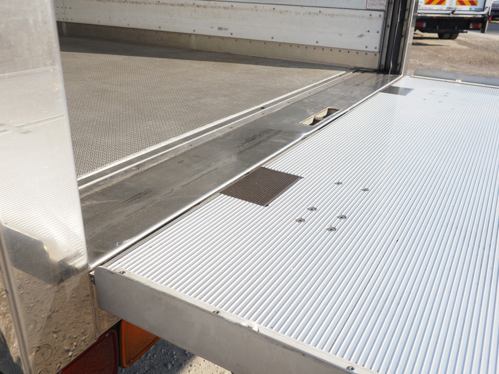 いすゞ フォワード 冷凍バン 中型 2PG-FRR90S1 年式 R2[写真21]