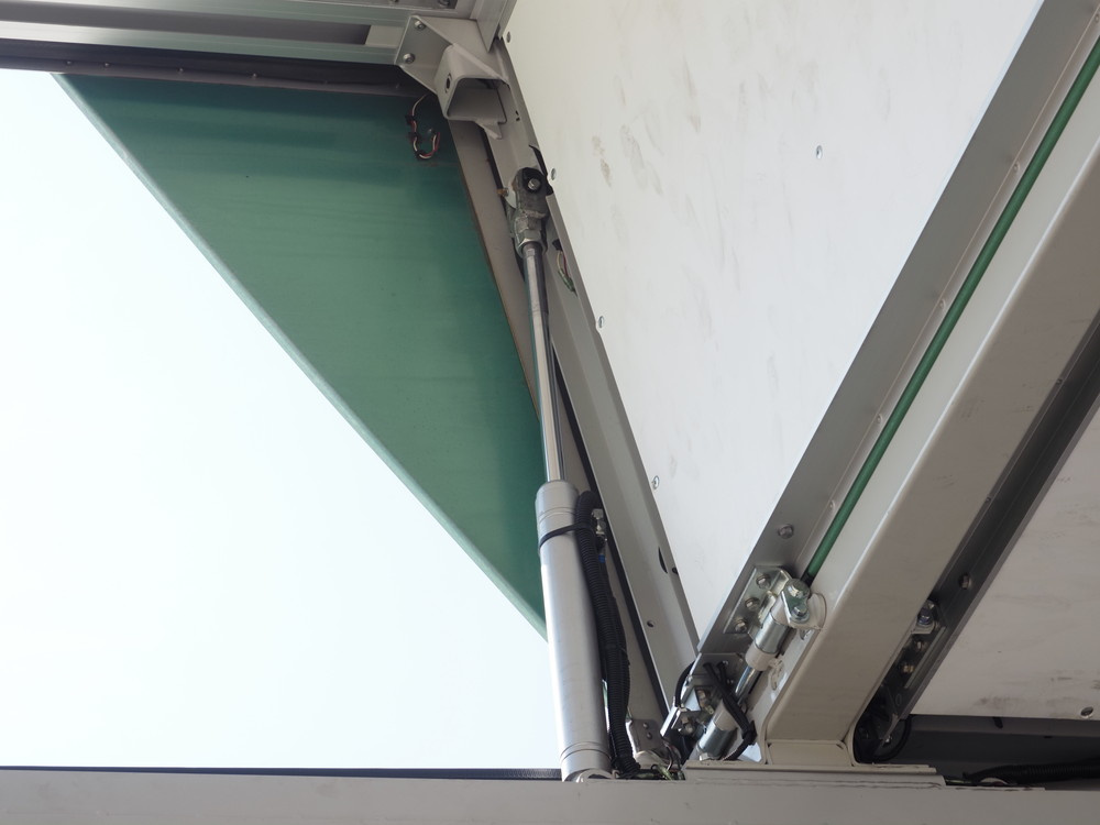 日野 プロフィア ウイング車 大型 2DG-FW1AHG 年式 R1[写真17]