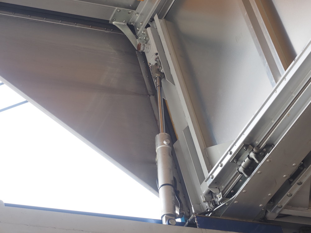 日野 プロフィア ウイング車 大型 QKG-FW1EXBG 年式 H24[写真24]